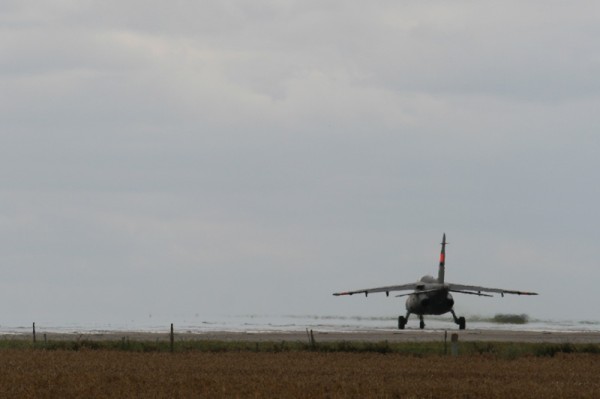 Alphajet à l'atterrissage
Mots-clés: avion ciel nuage atterrissage 