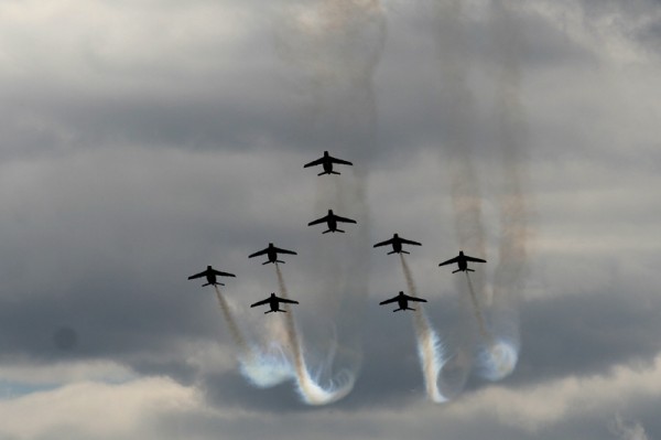 Formation Concorde
Mots-clés: avion ciel nuage fumÃ©e vol formation