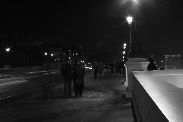 Fantômes sur les quais de Seine à Paris
Paris, sur le Pont Neuf
Mots-clés: paris quai nuit seine ombres