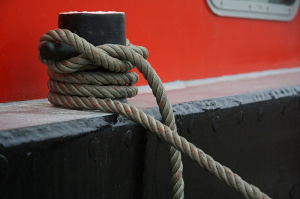 Cordage sur le Zwaan amarré dans le port d'Amsterdam
