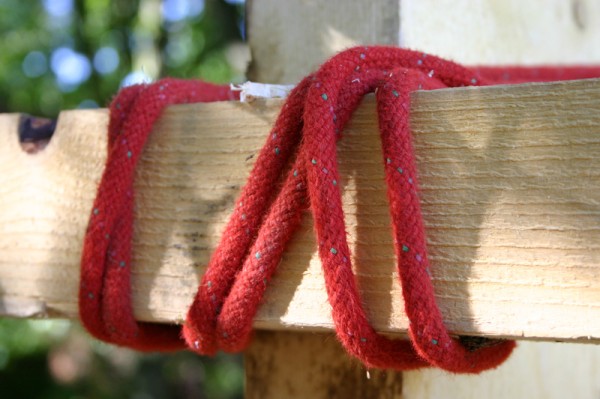 Noeuds
Mots-clés: bois corde noeud