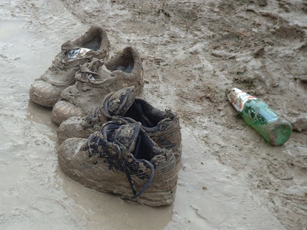 Fête de l'humanité 2004
Mots-clés: chaussure biÃ¨re boue