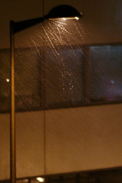 Pluie
Mots-clés: pluie nuit lampadaire