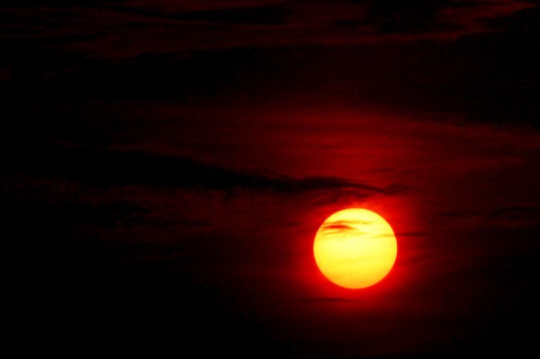 Lever du Soleil Rouge
Mots-clés: soleil nuit ciel rouge