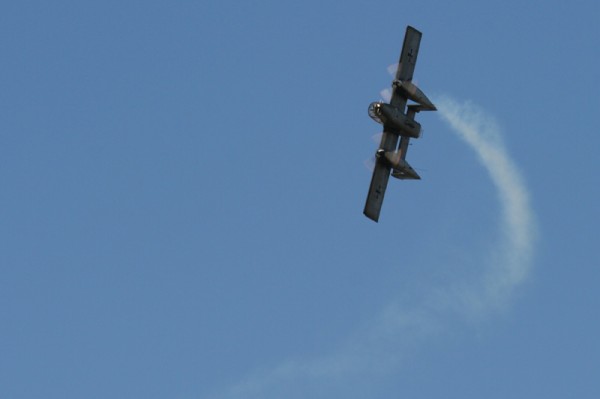 North American-Rockwell OV-10 Bronco
Mots-clés: avion hélice vol fumée